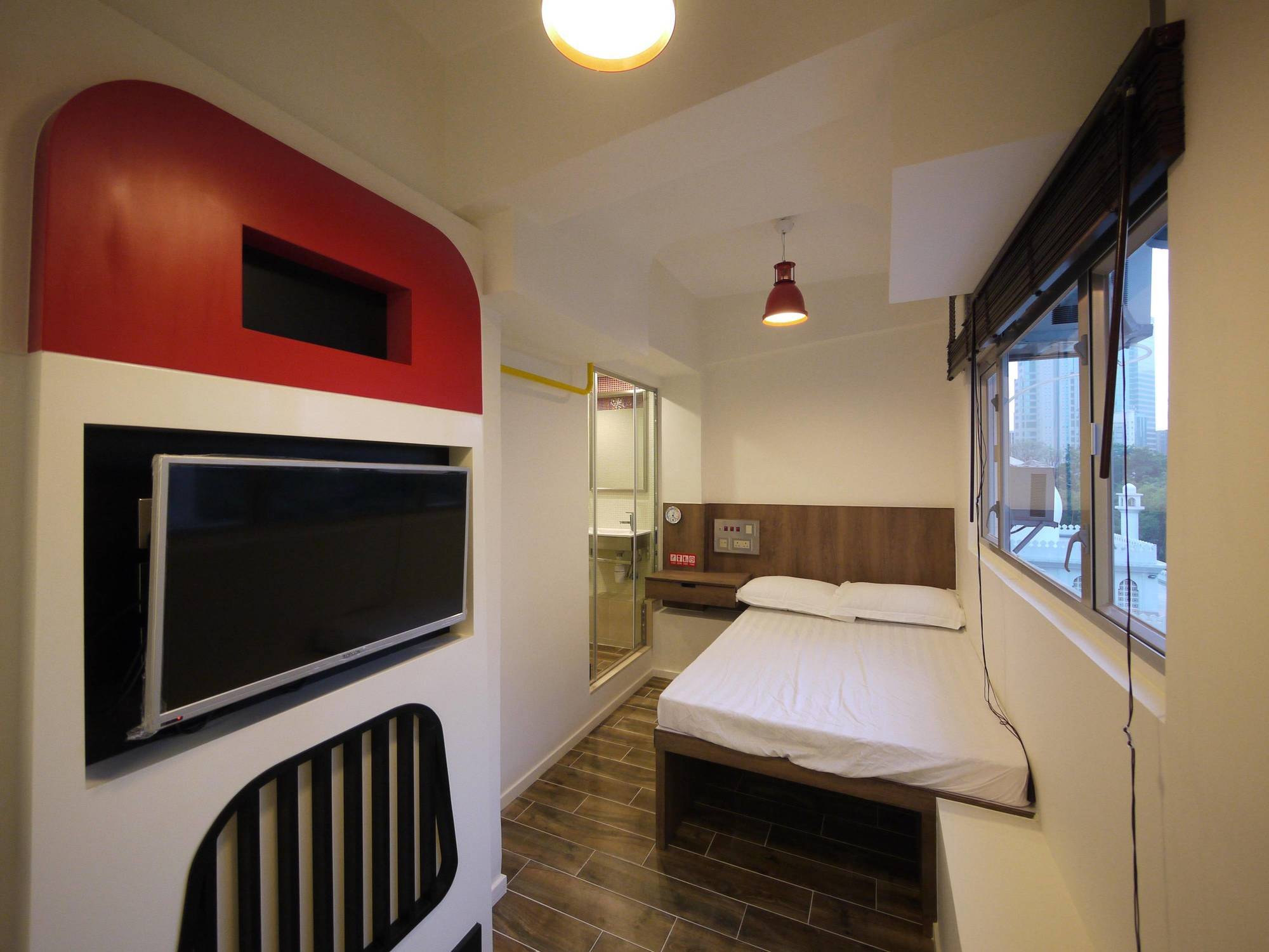 Panda'S Hostel - Hot Dog Bus Гонконг Экстерьер фото