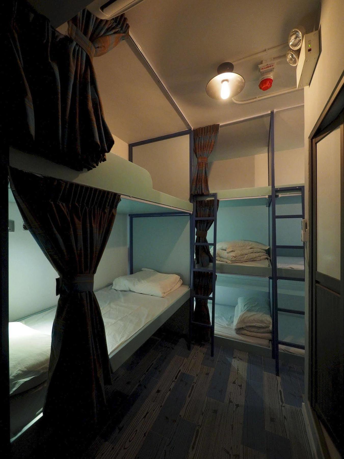Panda'S Hostel - Hot Dog Bus Гонконг Экстерьер фото